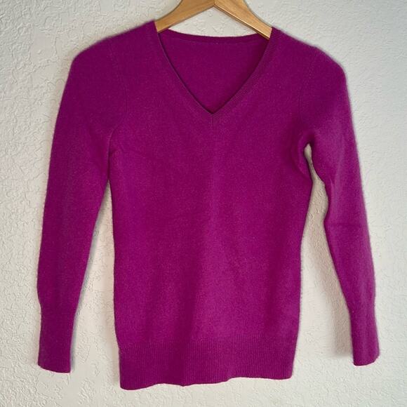 Roundtree & Yorke Fuchsia Pink 100% Cashmere Sweater V Neck Preppy Academia Y2K - Picture 1 of 6